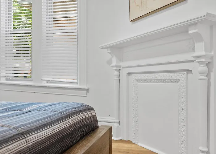 Homestay Shadyside 2c Modern And Cozy Private Bedroom With Shared Bathroom