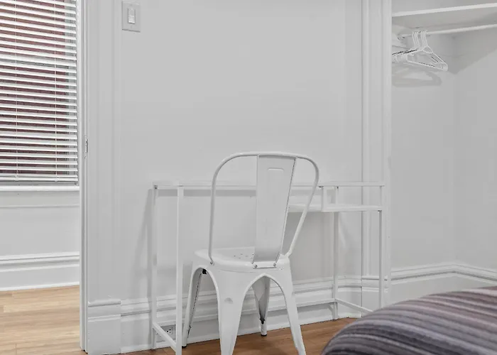Shadyside 2c Modern And Cozy Private Bedroom With Shared Bathroom *