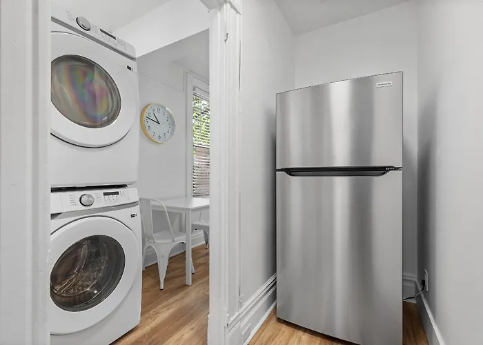 Shadyside 2c Modern And Cozy Private Bedroom With Shared Bathroom
