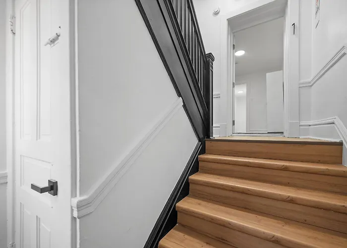 Shadyside 2c Modern And Cozy Private Bedroom With Shared Bathroom